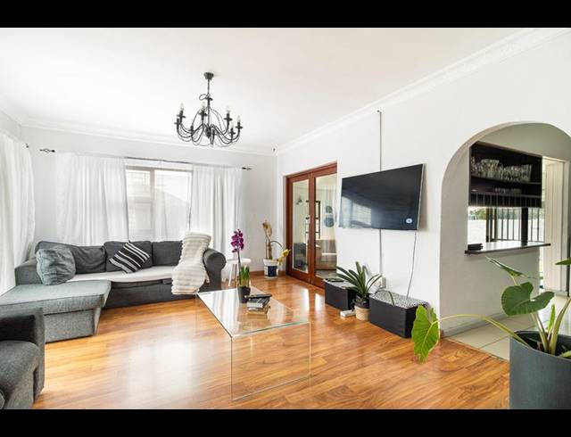 4 BEDROOM HOUSE FOR SALE IN WINDSOR PARK